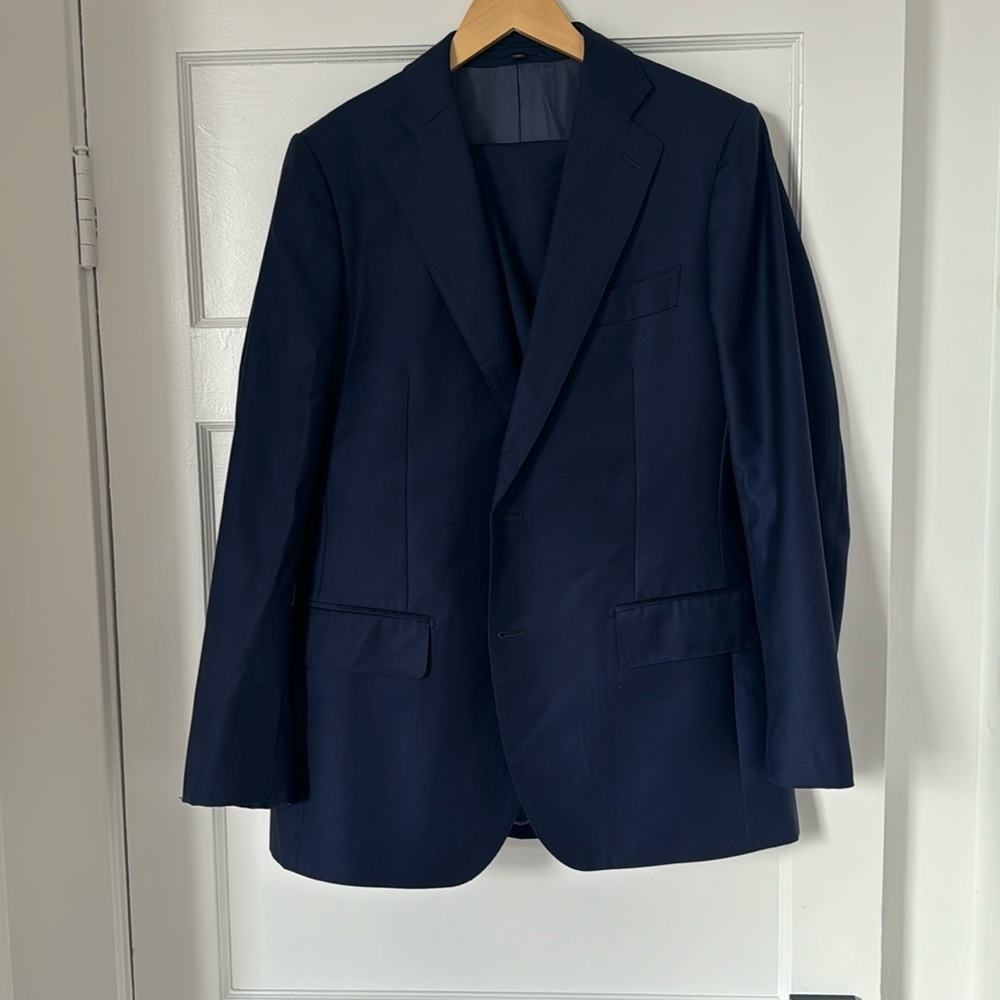 Suitsupply navy suit size 42 regular